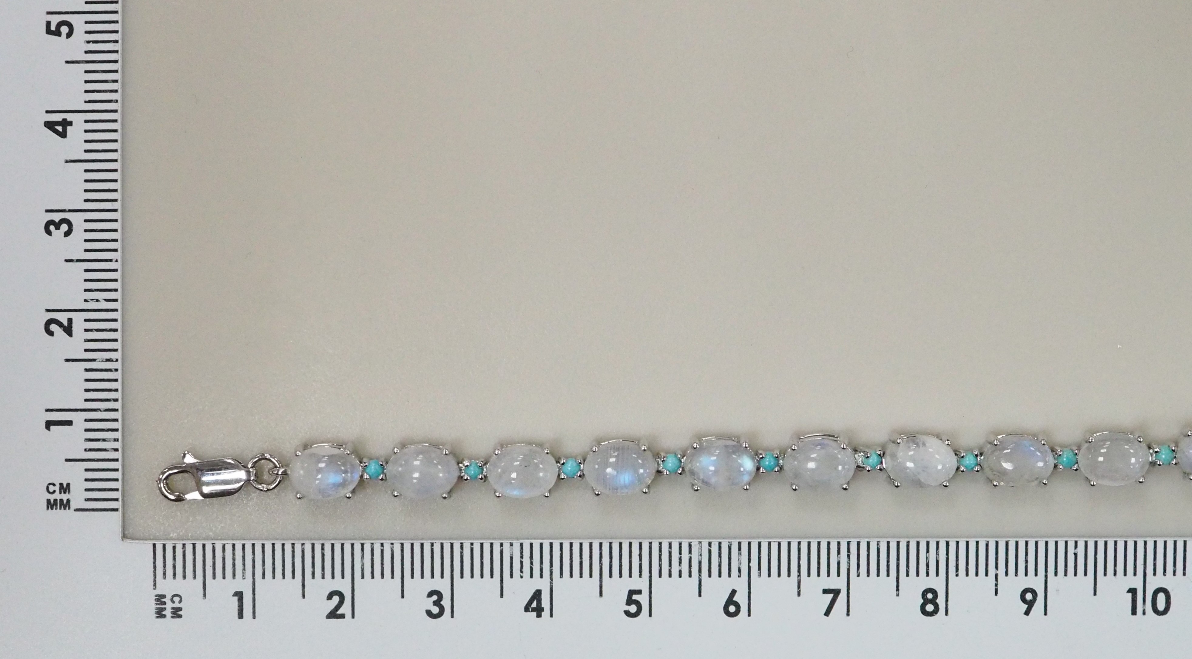 Серебряный браслет с лунными камнями и бирюзой